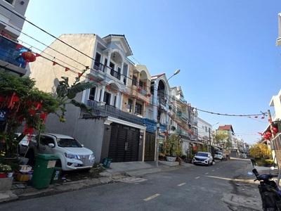 Hiếm  đất 100m  đường 10m bình chiểu   gần chợ nông sản thủ đức   tầm giá 5.x tỷ 2