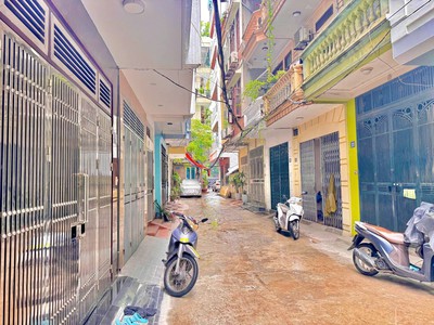 Cần bán nhà riêng chính chủ 6 tầng thang máy ngõ 1194 Đường Láng oto đỗ cửa 0