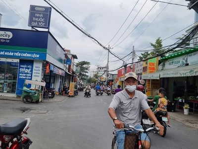 Nhà cấp 4  4x20  2 mặt tiền trước sau hẻm song hành trường chinh 2