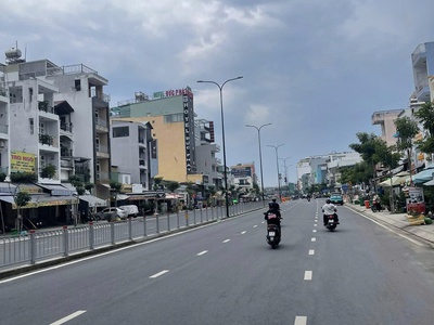 Bán bất động sản mặt tiền dương quảng hàm   quỹ đất hiếm 5.000m    tp.hcm 2