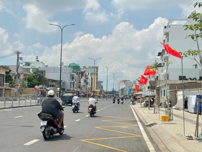 Hẻm xe hơi đường dương quảng hàm. tương lai là mặt tiền dương quảng hàm.dt:331m2 1