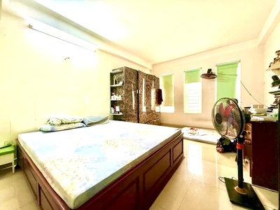 Bán nhà đ.tôn thất thuyết- xe hơi đậu cửa- nhà 5 tầng- nở hậu- lưu thông bến vân đồn - hoàng diệu- 2