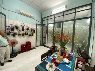 Cần bán nhà c4 mt bình minh 1 sát công viên apec 0