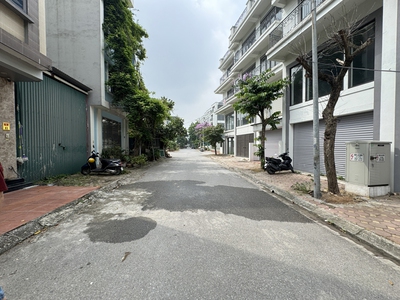 Bán Gấp 15 Ngày  - Đất Trâu Quỳ Gia Lâm 113m2 - Đối Diện Shophouse Metropolitan 2