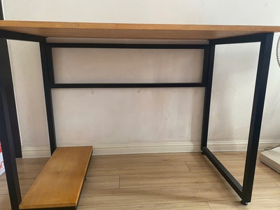 Bàn làm việc - Bàn học gỗ cao su mịn 0