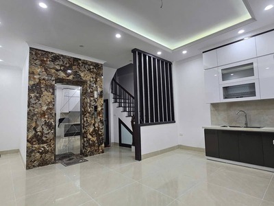 Trung tâm cầu giấy phố trần duy hưng 47m 5t nhỉnh 14 tỷ- thang máy- full nội thất hiện đại - mặt 0