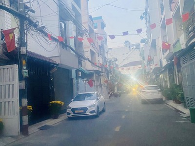 Bán nhà lô góc lũy bán bích hxh tránh 2 tầng 60m2 sổ a4 0 lg nhỉnh 8 4