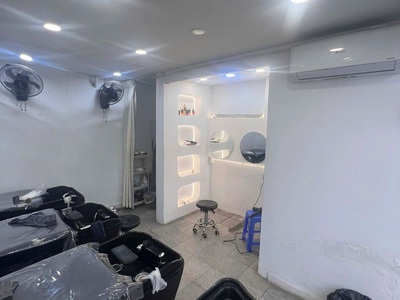 Mở rộng nên em cần sang nhượng cửa hàng nail mi gội hoặc chỉ sang mặt bằng 4