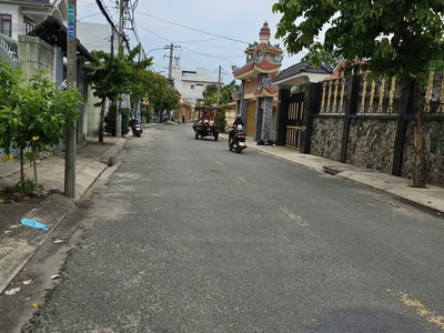 Bán nhà  5x26  góc 2 mặt tiền đường ấp đông 5, thới tam thôn, hóc môn  giáp q12 2