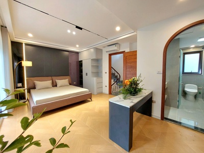 Nhà mới phố Bạch Mai DT 48m2x6T thang máy - full nội thất- cách phố 15m ở luôn 1