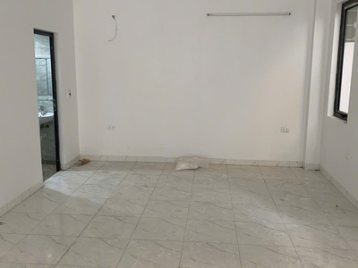 Cho thuê mbkd tầng 3   thông sàn có thang máy và ô tô đỗ cửa tại đống đa, hà nội 2