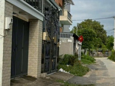 Đất đẹp   giá tốt    chính chủ cần bán tại hẻm 1 sẹc đường 22 thuộc phường linh đông,  thủ đức cũ , 1