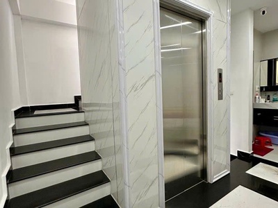Bán nhà đại la 6 tầng thang máy long lanh ô tô tránh kinh doanh hai bà trưng 3