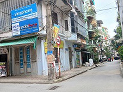 Cho thuê tầng 1, diện tích 18m2 không ở - có lối đi, vệ sinh riêng. 4