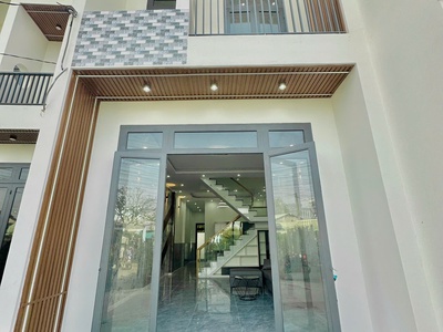 Nhà giá rẻ 400 triệu, đầy đủ công năng, tọa lạc gần khu du lịch bửu long 1