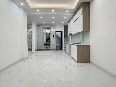 Hàng xóm cầu giấy phố võ chí công 40m 6t mt4,3m giá 9,9 tỷ nhà mới full nội thất, thang máy nhập 3