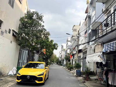 Nhà đẹp hẻm 6m có lề gần chợ hiệp bình   3 tầng   từng cho thuê 18 triệu/tháng   8.9 tỷ 0