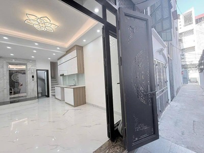 Hàng xóm cầu giấy phố võ chí công 40m 6t mt4,3m giá 9,9 tỷ nhà mới full nội thất, thang máy nhập 4