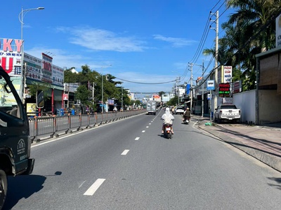 Bán nhà mặt tiền đường 10x30m giá 20 tỷ đường tô ký 1