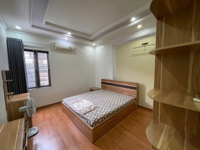 Cho thuê nhà mặt phố Văn Cao, DT: 80m2, 4 p.ngủ khép kín. 2