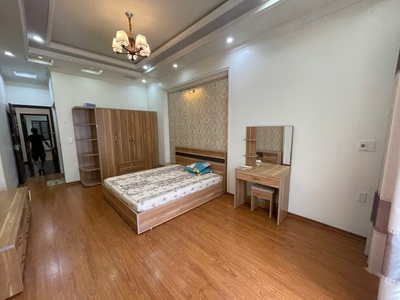 Cho thuê nhà mặt phố Văn Cao, DT: 80m2, 4 p.ngủ khép kín. 3