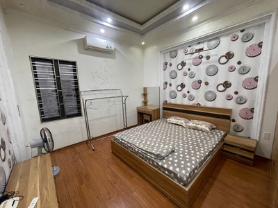 Cho thuê nhà mặt phố Văn Cao, DT: 80m2, 4 p.ngủ khép kín. 5