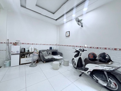 Bán nhanh nhà đ.đoàn văn bơ- chỉ 2.85t với dt: 24.5m2- sổ nở hậu-không quy hoạch- tương lai ra mặt 2