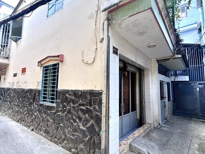 Bán nhà nhà đ.nguyễn khoái- chỉ còn 5 đồng 8dt hơn 66m2- giao thương giữa tôn thất thuyết và bến 1