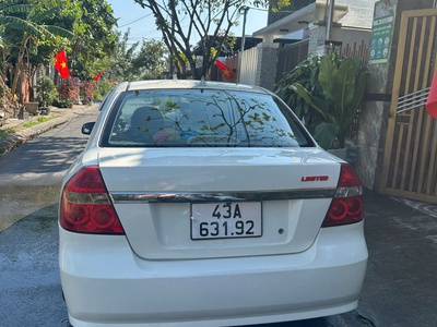 Chiếc xe sedan Gentra sản xuất năm 2008, xuất xứ từ Hàn Quốc. 3
