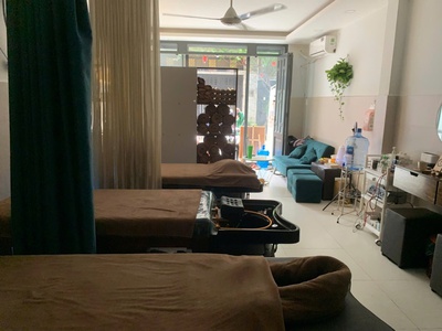 Sang nhượng spa đang hoạt động tốt   full nội thất   ngay chợ hoàng hoa thám, tân bình 0