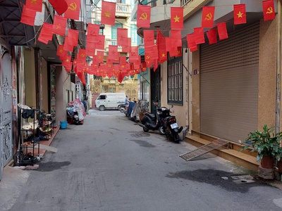 Cho thuê nhà 5 tầng mới, đầy đủ nội thất, thiết kế hiện đại ngõ 165 Cầu Giấy,HN 0