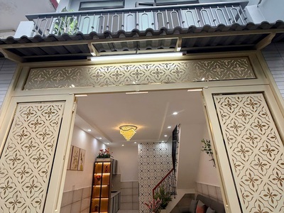 Nhà 2 tầng mới hẻm 337 đường ba đình p. chánh hưng. giá 4tỷ130 bớt lộc 0