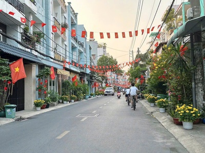 Bán nhà mặt tiền 10m sát chợ htt quang trung ngang 5.4m 103m2 tiện xây mới 10.5 tỷ. 1