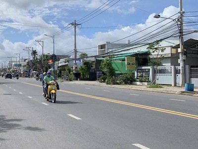 Bán đất nền biệt thự mặt tiền đường hoàng quốc việt, 2500m2. 0