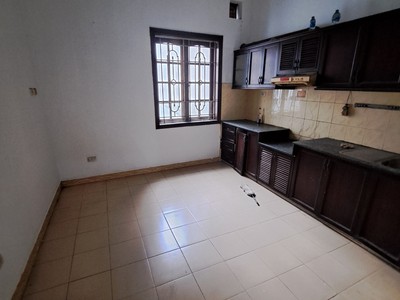 Nhà cho thuê ngõ 389 Hoàng Quốc Việt, Dt 55m2 x 4 tầng, mặt tiền 4m, đường 6m 3