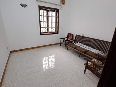 Nhà cho thuê ngõ 389 Hoàng Quốc Việt, Dt 55m2 x 4 tầng, mặt tiền 4m, đường 6m 4