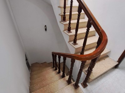 Nhà cho thuê ngõ 389 Hoàng Quốc Việt, Dt 55m2 x 4 tầng, mặt tiền 4m, đường 6m 5