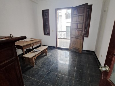 Nhà cho thuê ngõ 389 Hoàng Quốc Việt, Dt 55m2 x 4 tầng, mặt tiền 4m, đường 6m 7