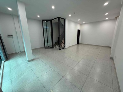 Cho thuê nhà mặt ngõ 180 Hoàng Quốc Việt, Diện tích 55m xây 6 tầng xây thông, mặt tiền 6m, đường 10m 3