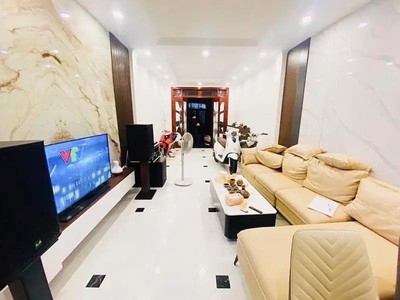 Phố nguyễn văn cừ 45m2, 5t, ô tô đỗ cổng, ngõ thông, giá chỉ 11.x tỷ 2