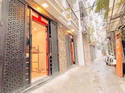 Phố nguyễn văn cừ 45m2, 5t, ô tô đỗ cổng, ngõ thông, giá chỉ 11.x tỷ 0