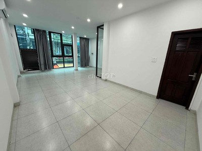 Cho thuê nhà mặt ngõ 180 Hoàng Quốc Việt, Diện tích 55m xây 6 tầng xây thông, mặt tiền 6m, đường 10m 5