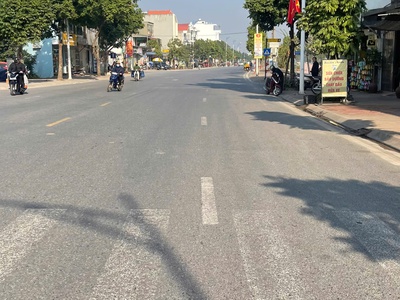 Chính chủ cần bán nhà 3 tầng mặt phố ngô xuân quảng   gia lâm 3