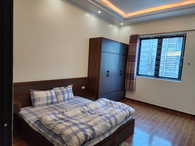 Cho thuê nhà 4 p.ngủ full đồ mặt phố Văn Cao. 8