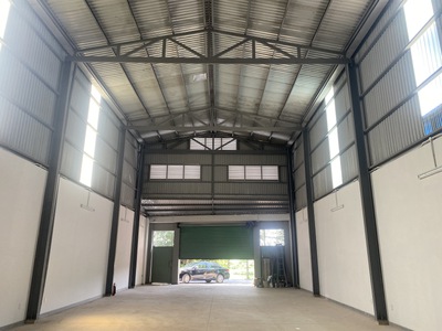 Cho thuê nhà kho 300m    đường kênh đê bao 2