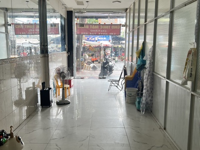 Giá tốt: cho thuê mặt bằng kd mặt tiền dt: 33,6m2-ngay chợ hòa bình 63 bùi hữu nghĩa, p.5, q.5, 2