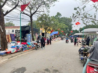 Bán gấp căn nhà 3 tầng gần chợ - trung tâm thị trấn chi đông, mê linh - kinh doanh sầm uất 3