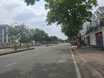 Bán đất lô góc 3 mặt thoáng,kd buôn bán tốt,liền kề công viên,trường học 3