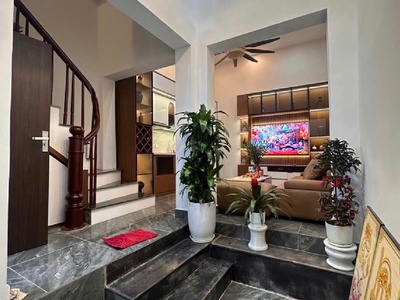 Nhỉnh 8.x tỷ siêu phẩm nhà mới - lô góc - trung tâm hai bà trưng - minh khai 5 tầng 3 ngủ 0