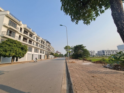 Bán nhà 5 tầng Trâu Quỳ, Gia Lâm. 77m2, mt 5m, đường 6 ô tô tránh. 20 tỷ x. Lh 0989894845 0